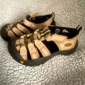 Keen child’s water sandals. Very good condition, boy or girl.